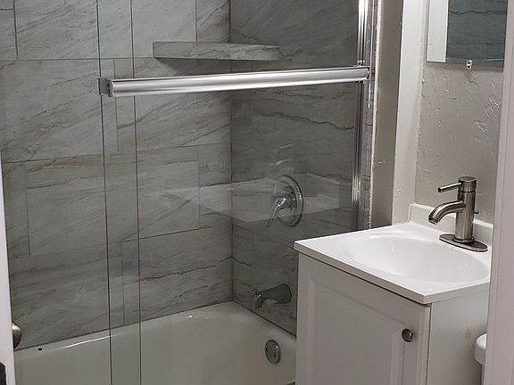 4th image of 318 Lawrence St APT 2W