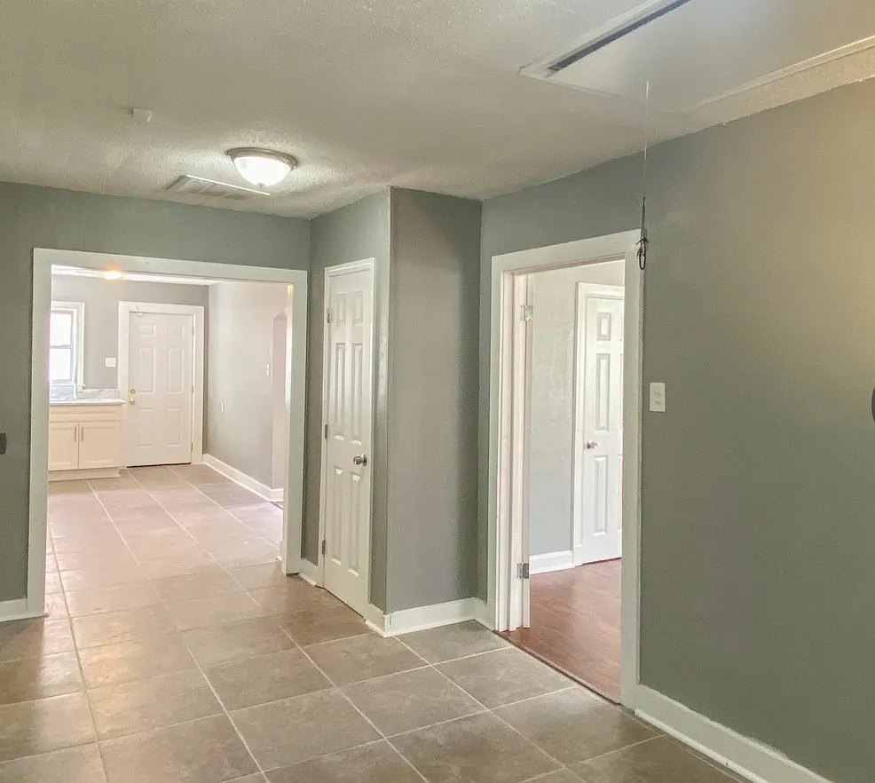1654 East McLemore Avenue - 1 — Photo 2