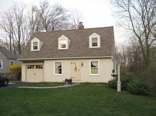 1134 Hedgewood Ln, Niskayuna, NY 12309