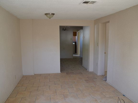 3rd image of 1415 Andrews Dr