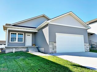 3021 27th Ave W, Williston, ND 58801