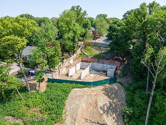 4th image of 301 Howard Ave