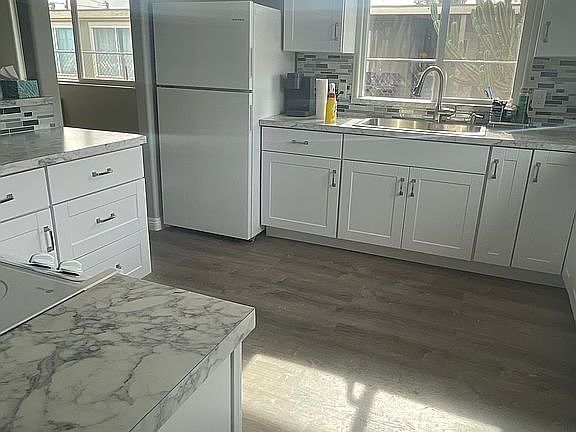 3rd image of 922 Safari Dr