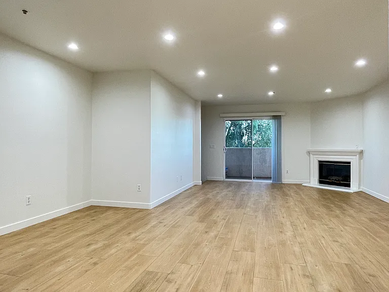15114 Sherman Way #212 — Photo 8