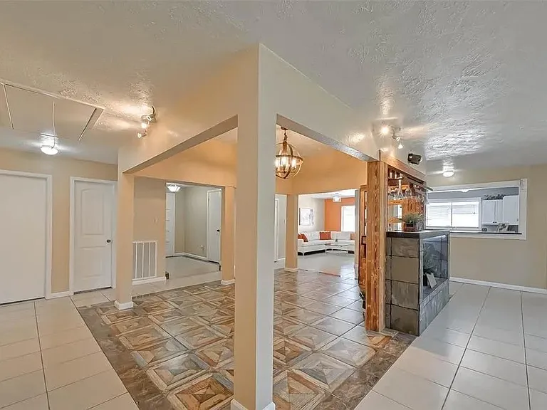 10431 Odessa Dr — Photo 11