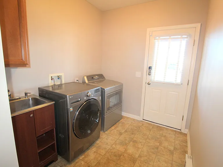 2189 Deyerle Ave — Photo 32