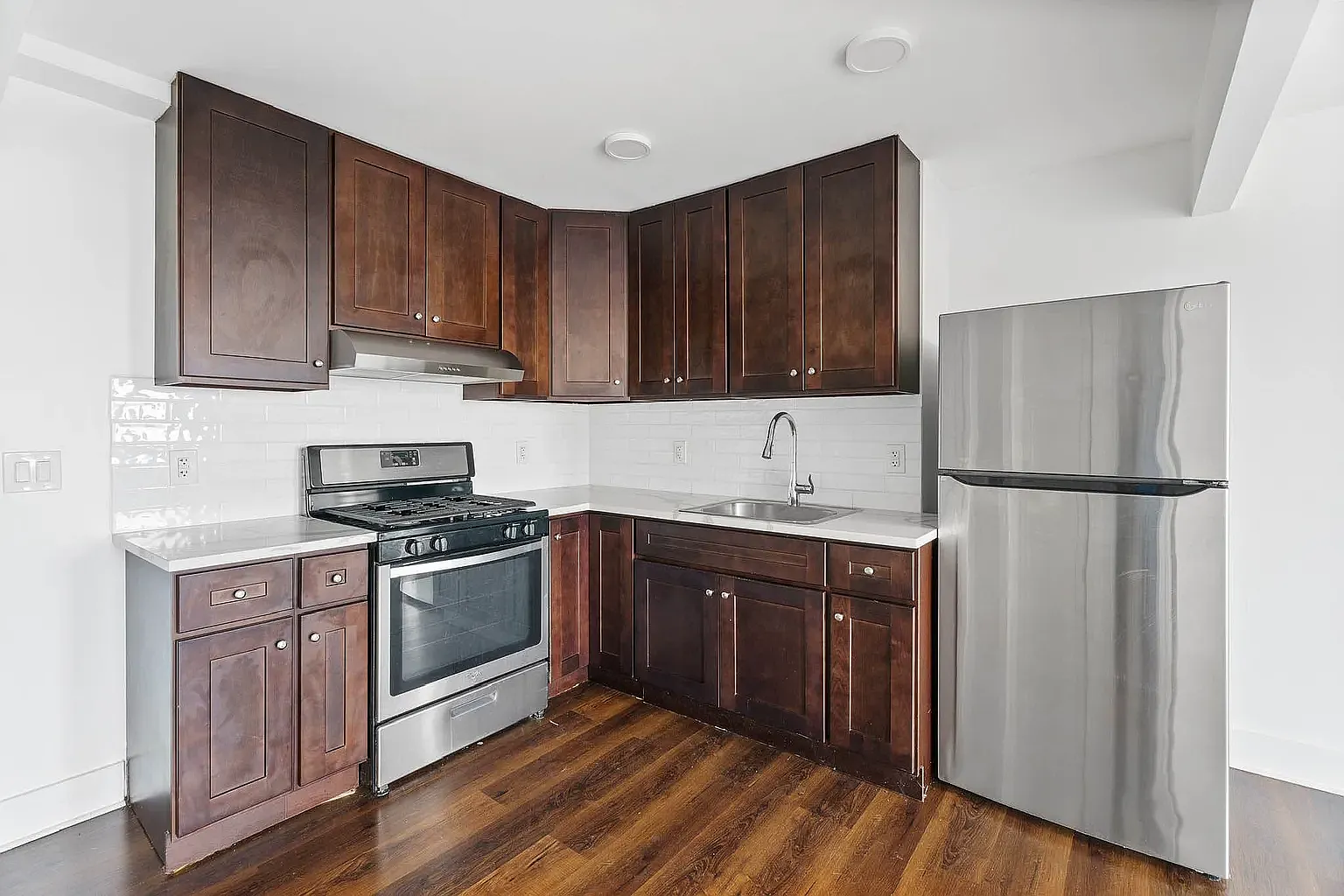 866 Willoughby Avenue — Photo 2