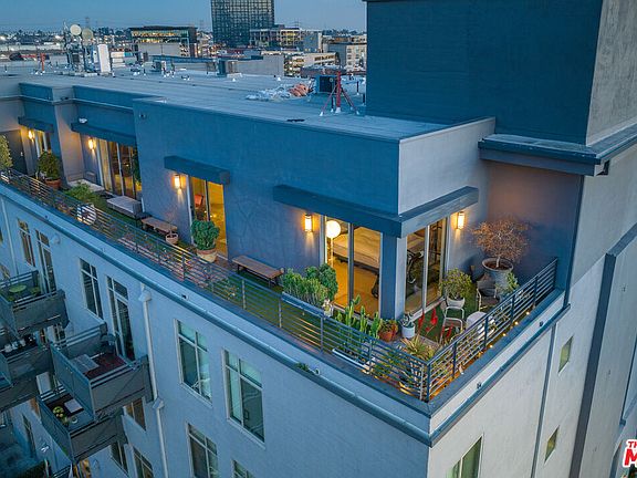 2nd image of 825 E 4th St APT 601