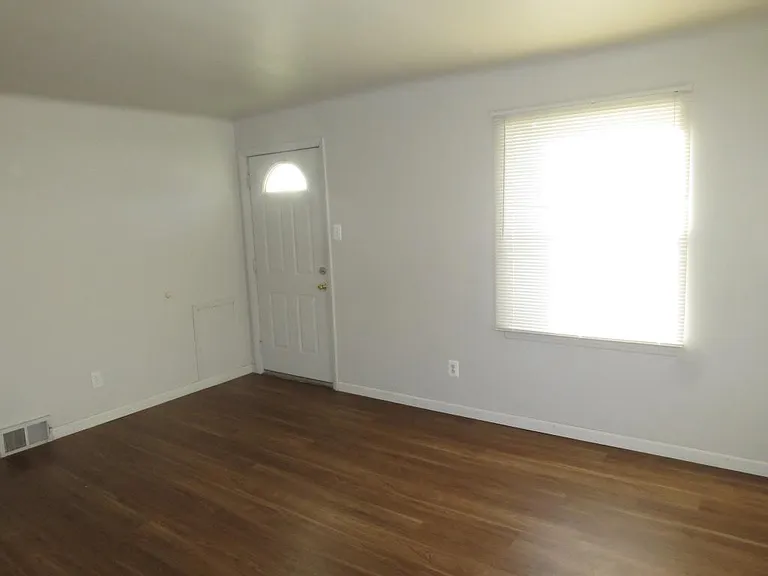 24622 Cloverlawn St — Photo 11