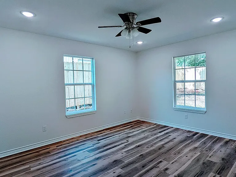 2704 Calloway Rd — Photo 9