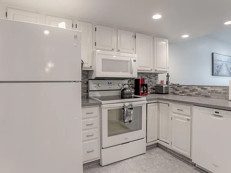 215 Stonepine Ln — Photo 3