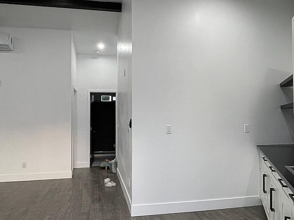 Living room/ Kitchen Area