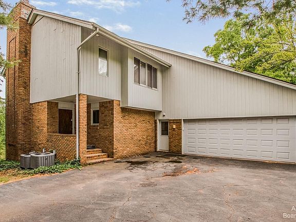 2nd image of 4027 Fox Lake Dr