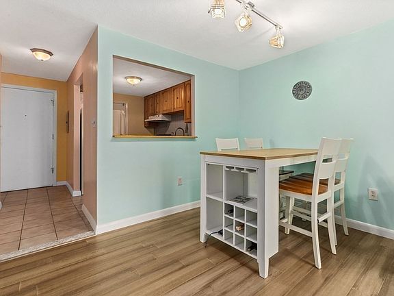 3rd image of 200 Governors Dr APT 29
