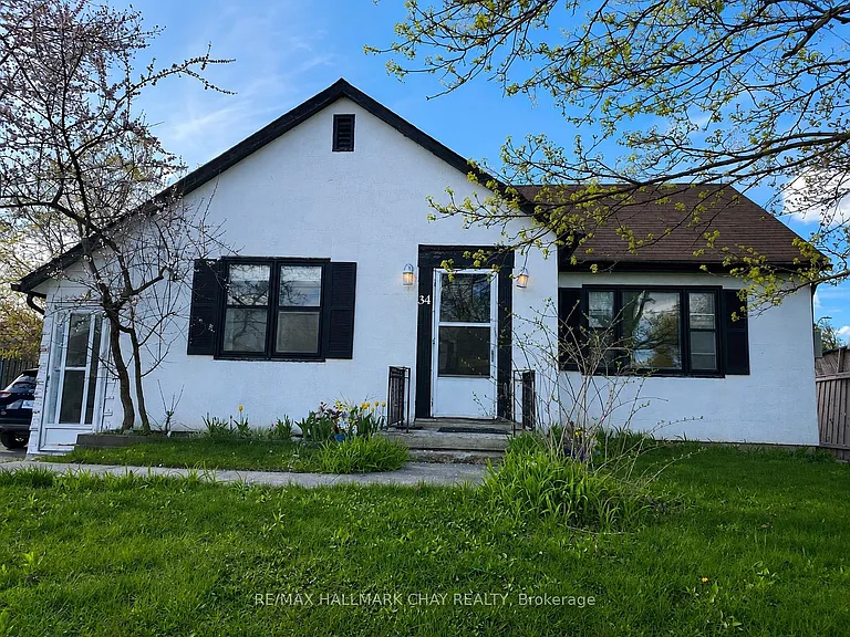 34 Cundles Rd E — Photo 1