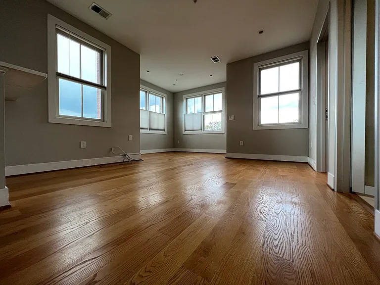 1209 G St SE #8 — Photo 7