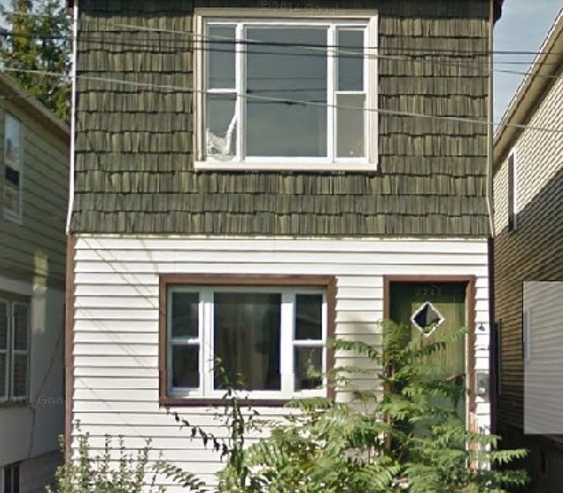 2nd image of 2258 W 1st St