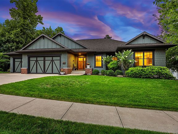 2nd image of 3216 Rimrock Ct NE