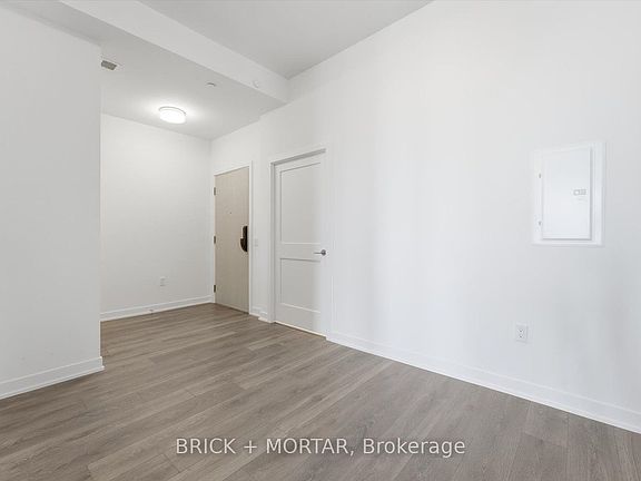 3rd image of 1 Hillsdale Ave W #806