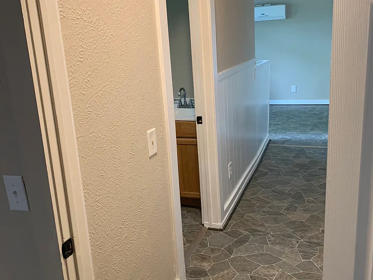 Hall to bathroom and bedroom