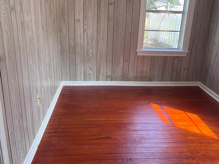 212 N Gin St — Photo 5