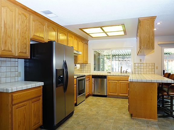 5th image of 698 Kirk Glen Dr