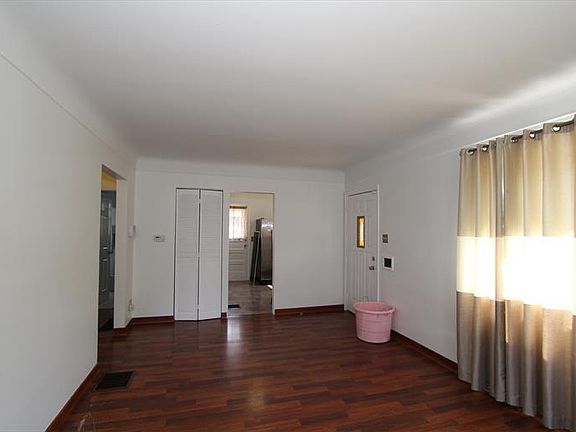 4th image of 981 Covedale Ave