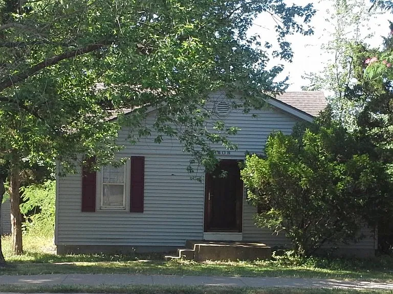 1508 W Ash St — Photo 1