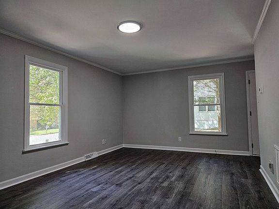 4th image of 5906 Applewood Ln