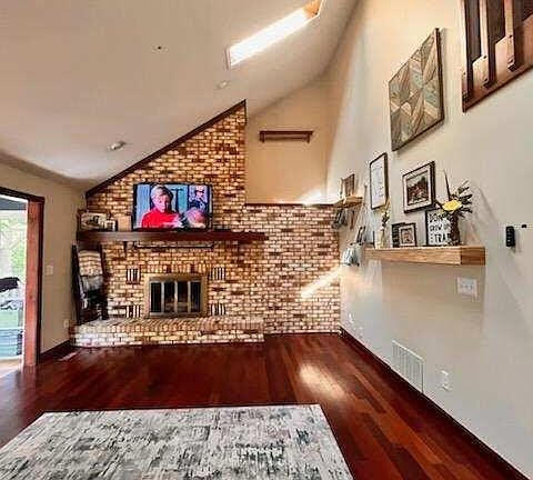 4th image of 909 N Circle Dr