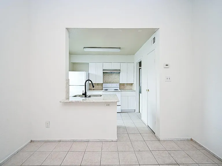 3900 Woodchase Dr #86 — Photo 9