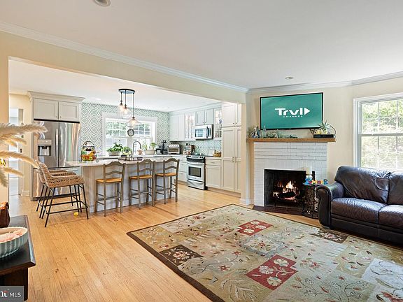 3rd image of 336 Overhill Rd