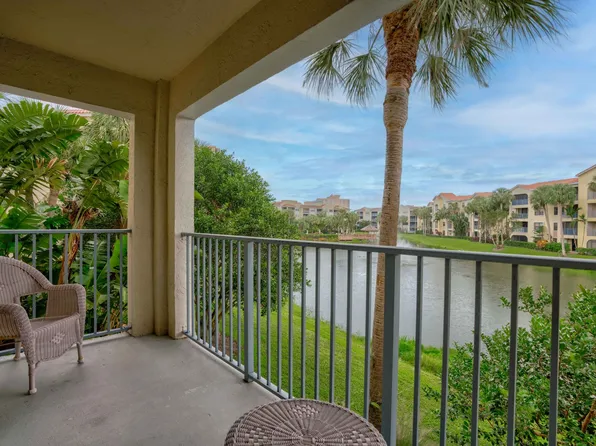 200 Uno Lago Dr #202, Juno Beach, FL 33408