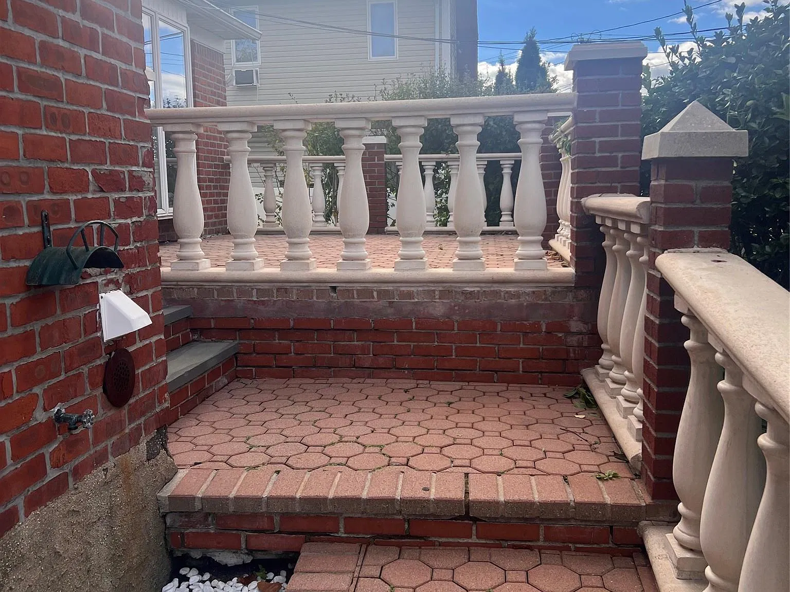3 bed, 2.0 bath, 1599 sqft, $4,200 — Photo 2
