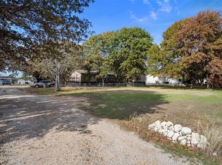 353 Prairie Ln, Azle, TX 76020