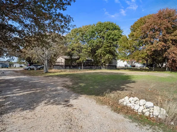 353 Prairie Ln, Azle, TX 76020