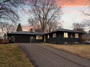 1791 Maple Ln, Roseville, MN 55113
