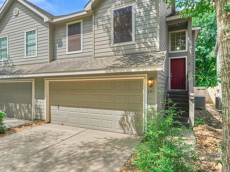 231 Blushwood Pl — Photo 2