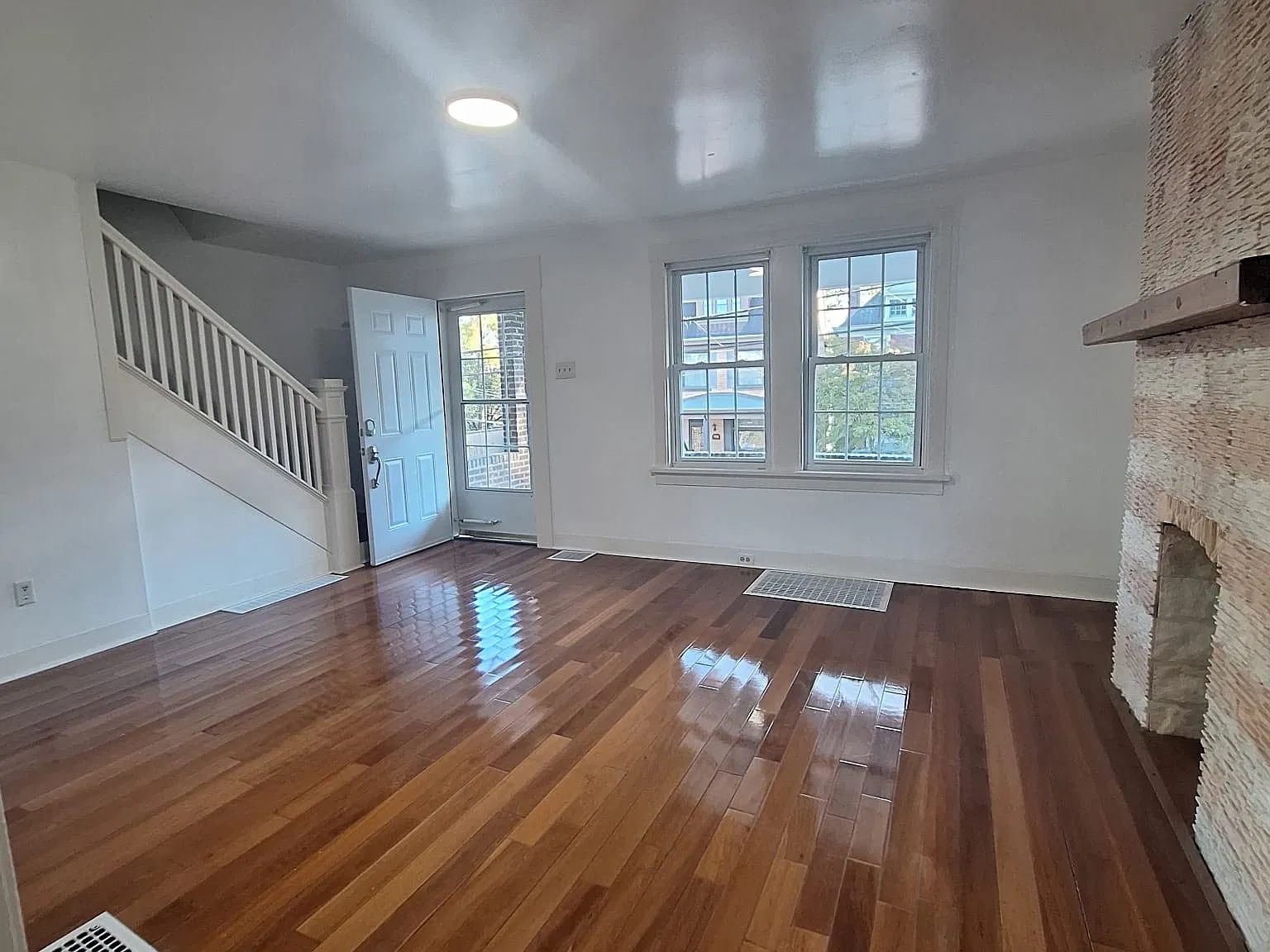 3 bed, 1200 sqft, $2,094 — Photo 3