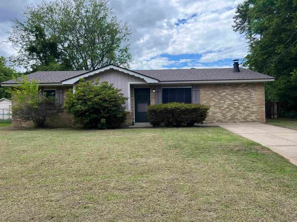 1302 Collins Dr, Pine Bluff, AR 71601