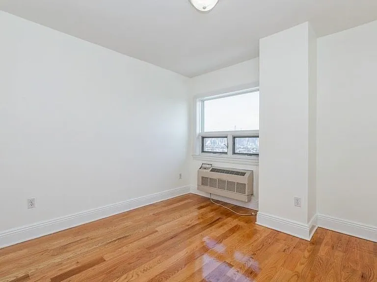 809-815 22nd St #1205 — Photo 18