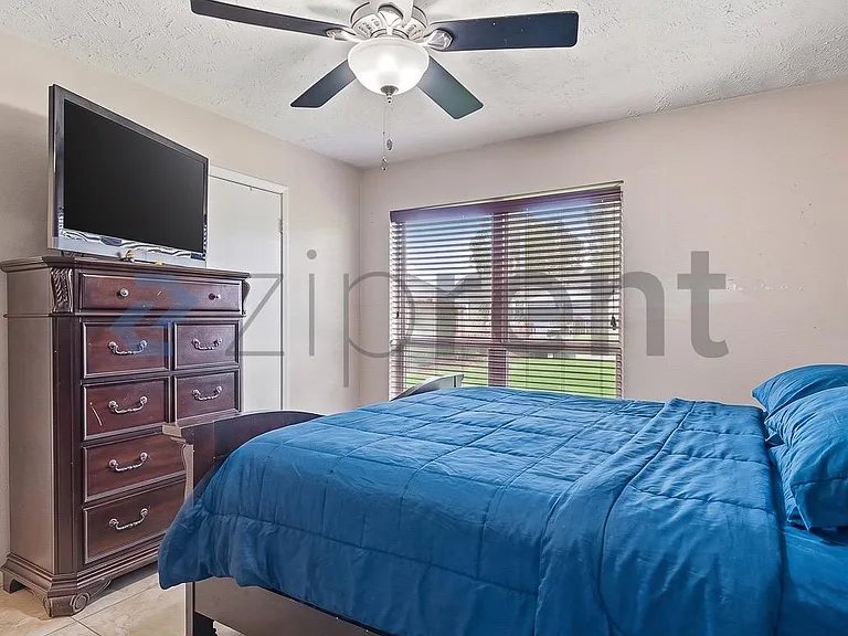 1218 W Donovan St — Photo 16