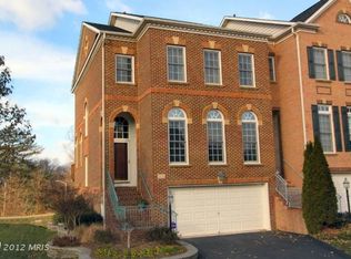 12418 Meadow Field Dr, Fairfax, VA 22033