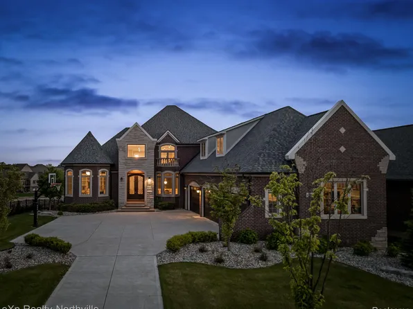 10387 Stoney Point Dr, South Lyon, MI 48178