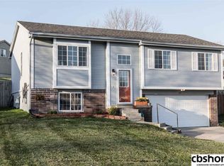 1127 Rawhide Rd, Papillion, NE 68046