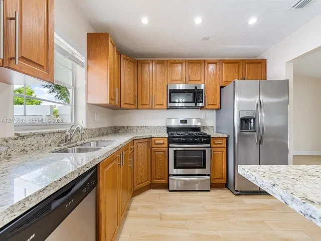4 bed, 2.0 bath, 1752 sqft, $4,900 — Photo 4