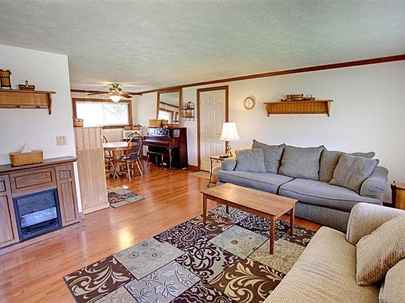 3rd image of 3690 Waterbury Dr