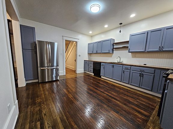 4th image of 520 N Park St