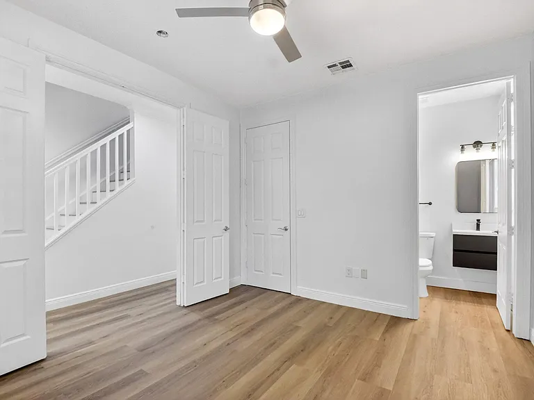 2502 N Dixie Hwy #32 — Photo 10