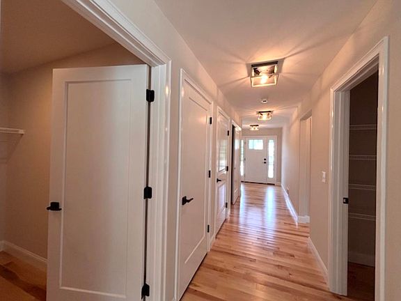 4th image of 21 Edgewater Drive
